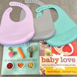 Silicone bins and baby food recipe books